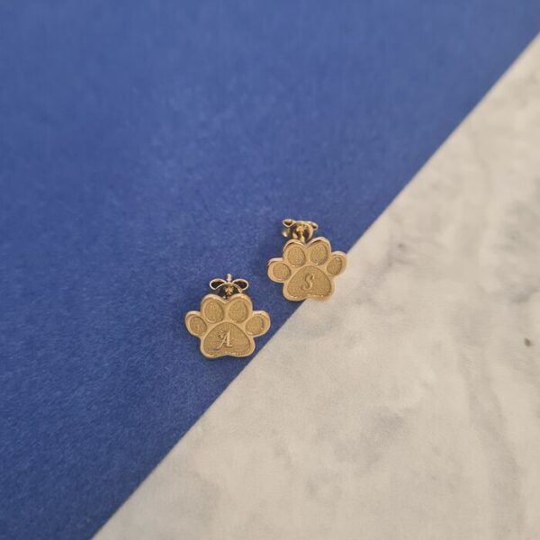 Cercei labuta gravati cu initiala – Argint 925 placat cu Aur 18K, surub