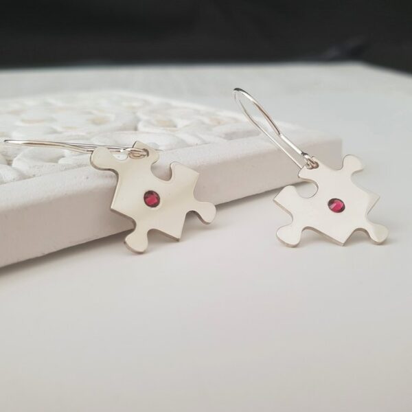 Cercei piesa de puzzle cu tortita – Argint 925, cristal Swarovski