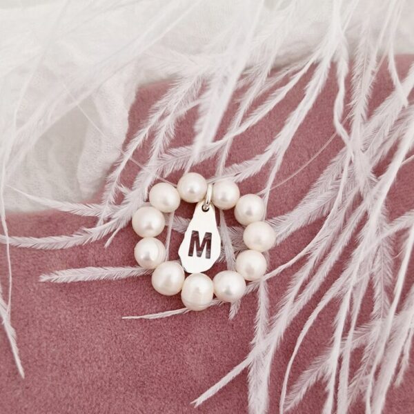 Choker cu perle – Initiala din nucleu – Lant silicon si pandantiv din Argint 925