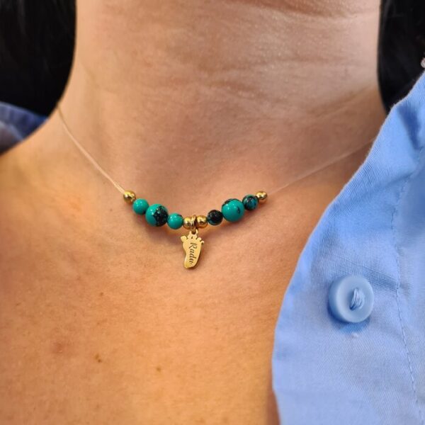 Choker cu piciorus personalizat – 6 pietre Turcoaz si 4 bilute de 4 mm – Argint 925 placat cu Aur Galben 18K – Lant silicon cu inchizatoare carabina