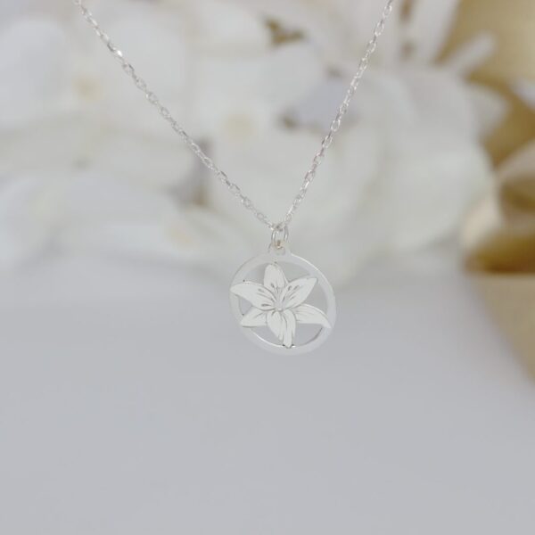Lantisor cu pandantiv floare model crin – argint 925