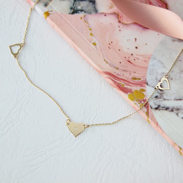 Lantisor cu trei inimioare aur galben, alb sau roze 14k si diamant natural