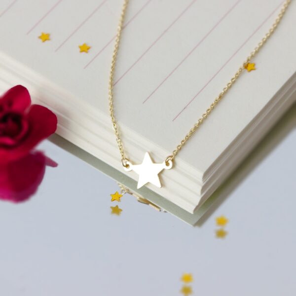 Lantisor cu steluta – finisaj lucios – aur galben, alb sau roze 14K