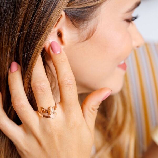 Inel personalizat cu nume decupat si simbol inima – Argint 925 placat cu Aur Roz 18K