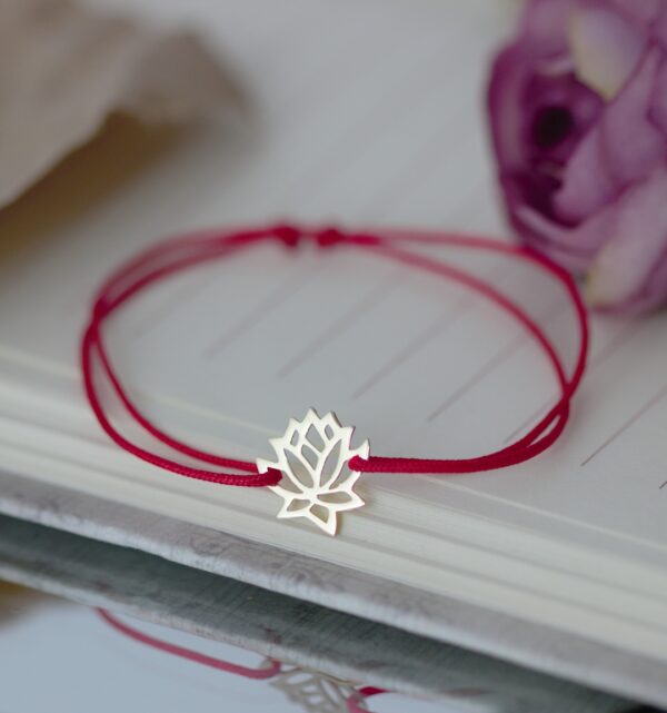 Bratara lotus delicat din aur 14K snur reglabil dama