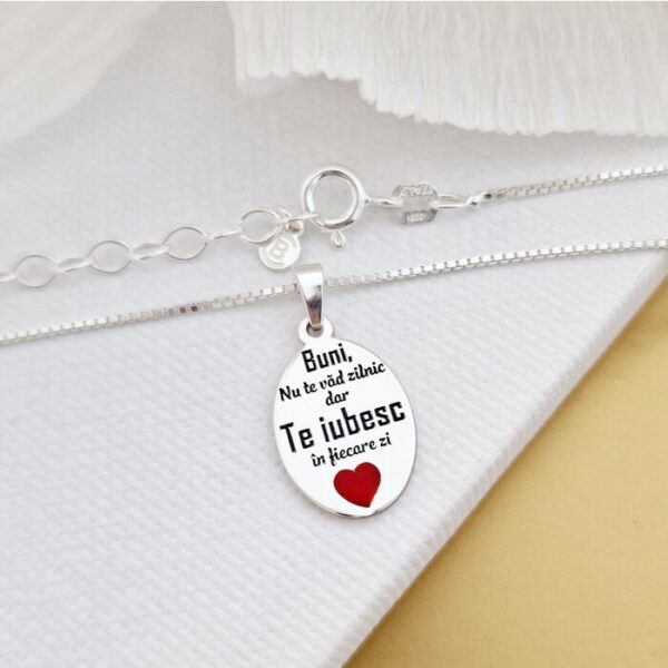 Lantisor cu pandantiv Bunica – Te iubesc in fiecare zi – Model oval 15 mm cu inima cu email rosu – Argint 925