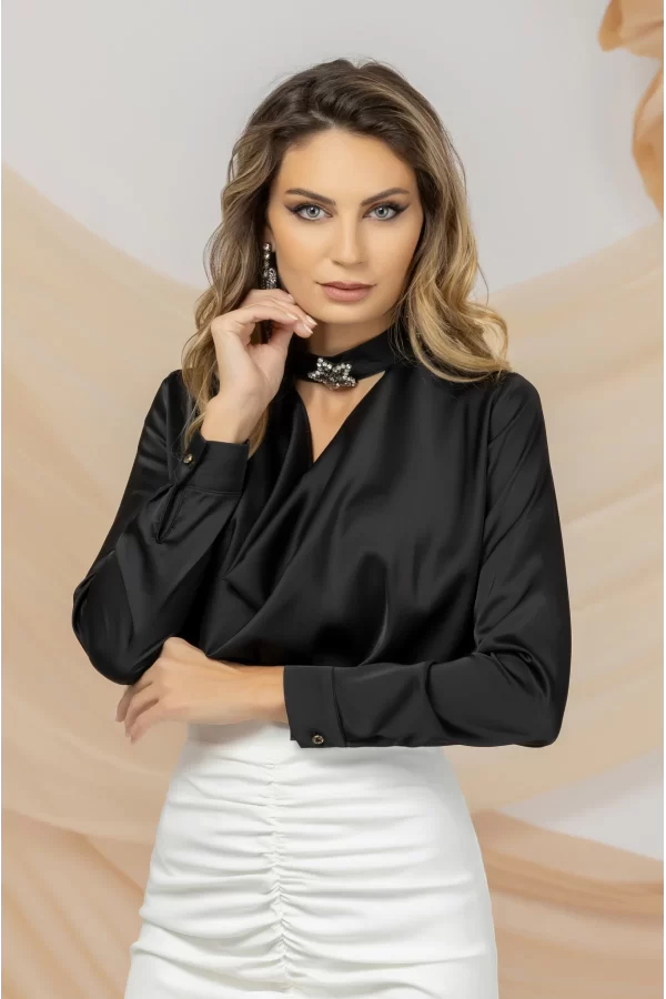 Bluza dama neagra satinata cu accesoriu stea
