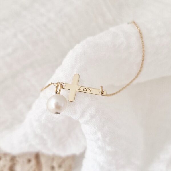 Bratara cruce cu picatura de Perla – Model cu lantisor elegant – Aur Galben 9K