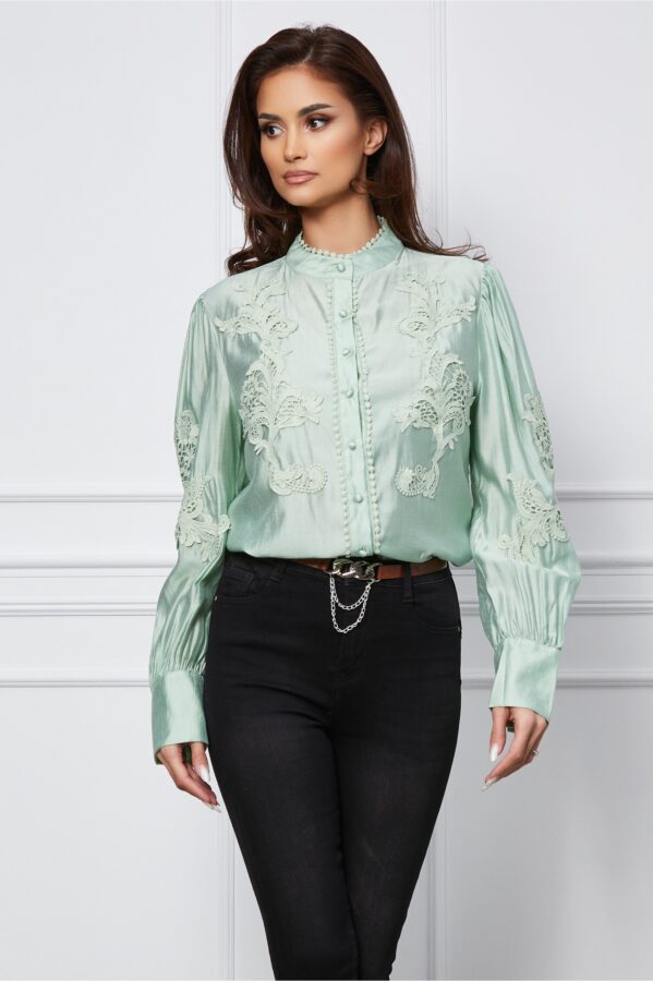 Camasa Isabela verde cu broderie pe bust si maneci