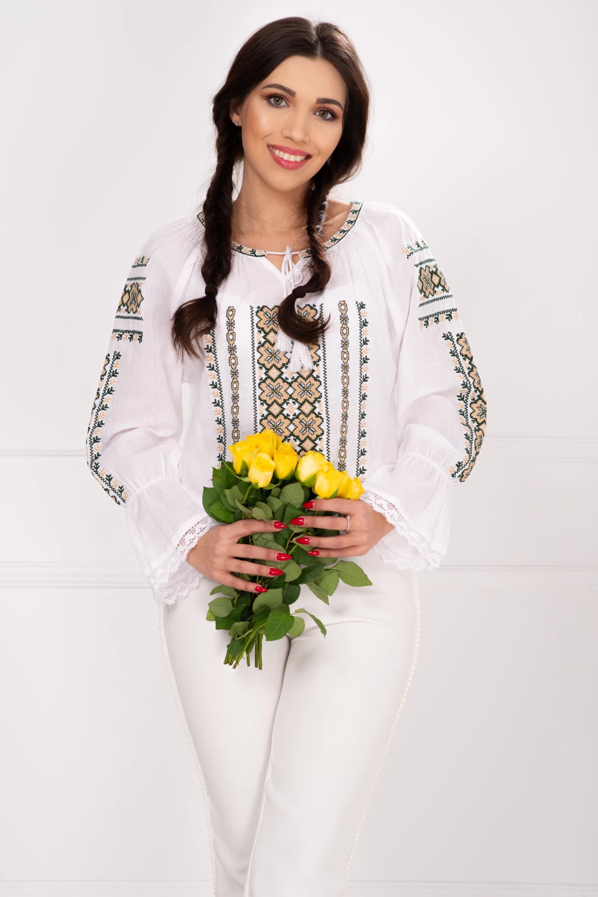 Ie populara Catalina cu broderie folclorica