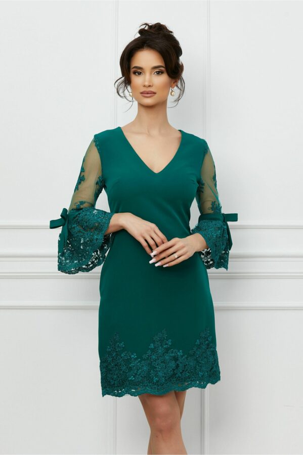 Rochie MBG verde cu maneci din dantela evazate cu baza clopot