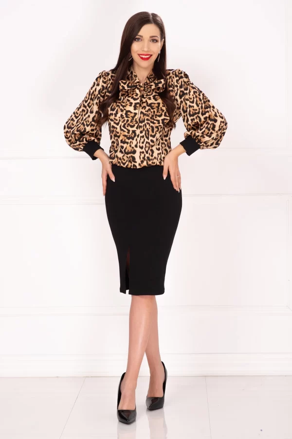 Compleu elegant cu bluza laopard si fusta neagra