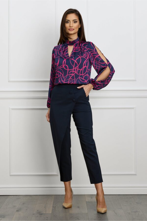 Pantaloni Lorya bleumarin cu aplicatie petrecuta si nasturi