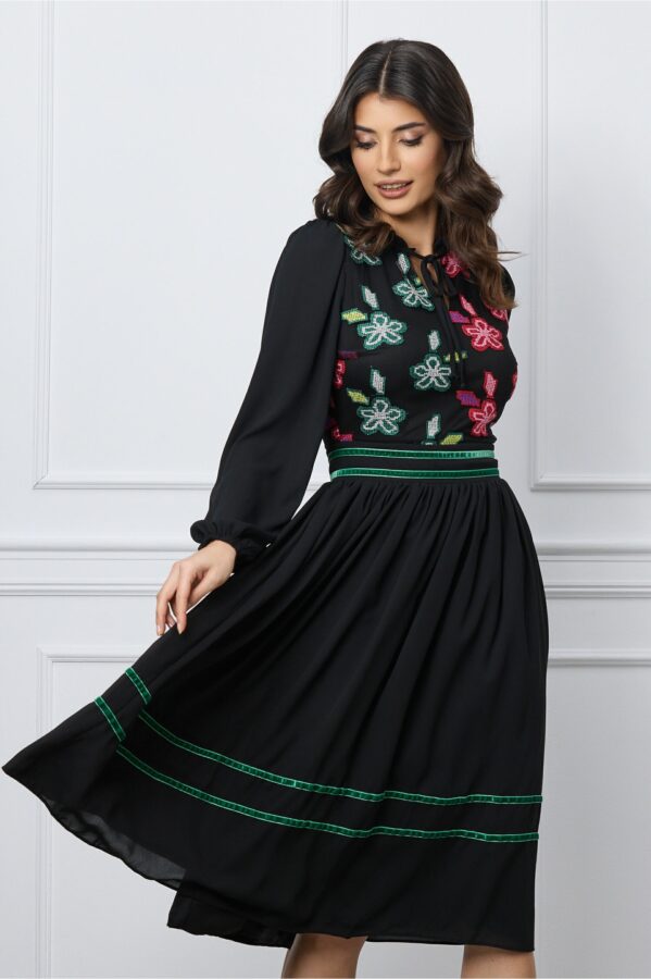 Rochie Dy Fashion neagra din voal cu broderie florala verde si rosu la bust