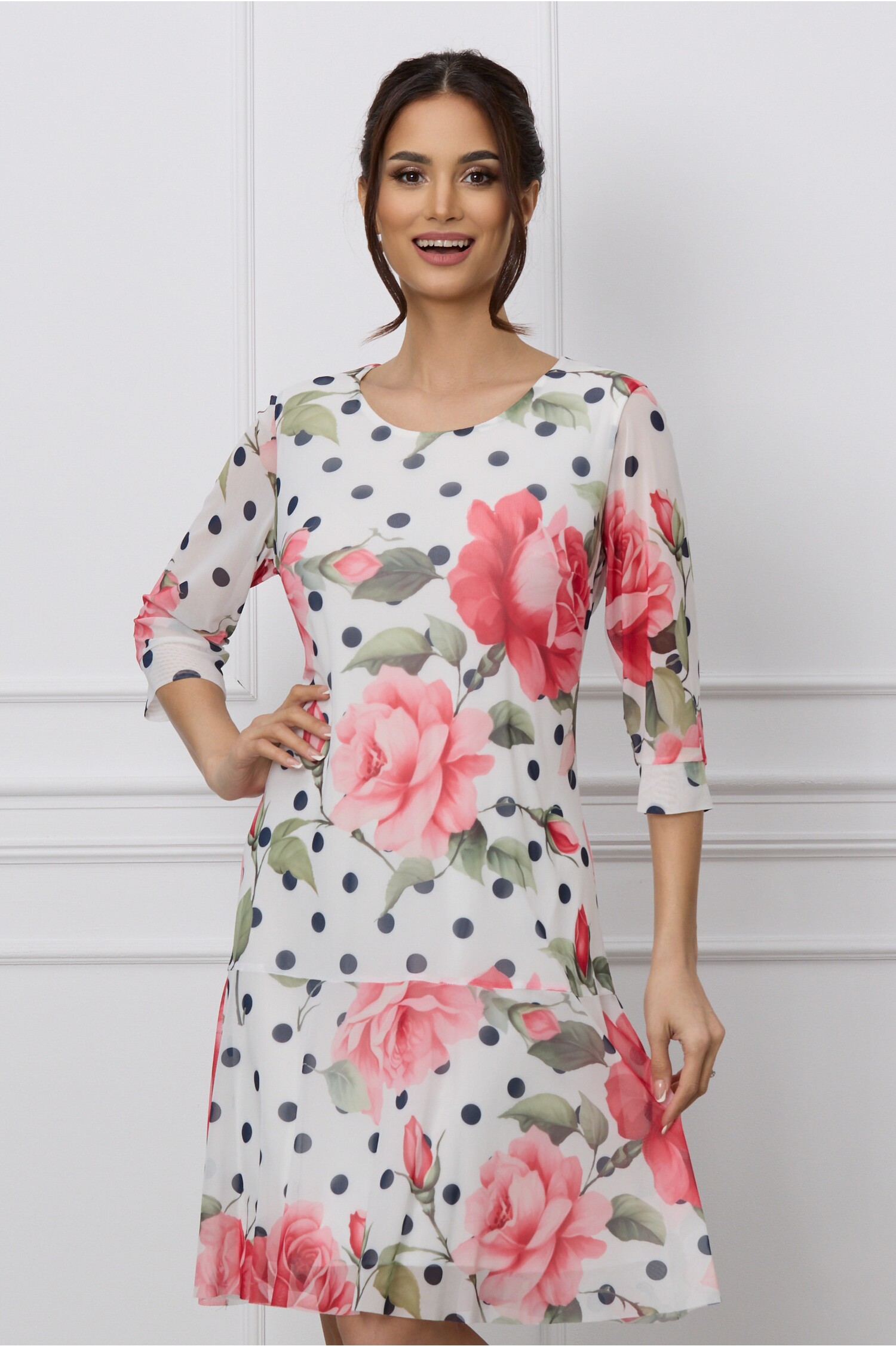 Rochie Iulia alba cu buline si trandafiri roz