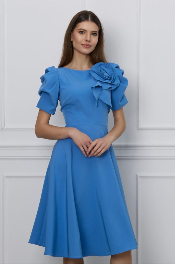 Rochie MBG bleu cu umeri bufanti si aplicatie florala 3D