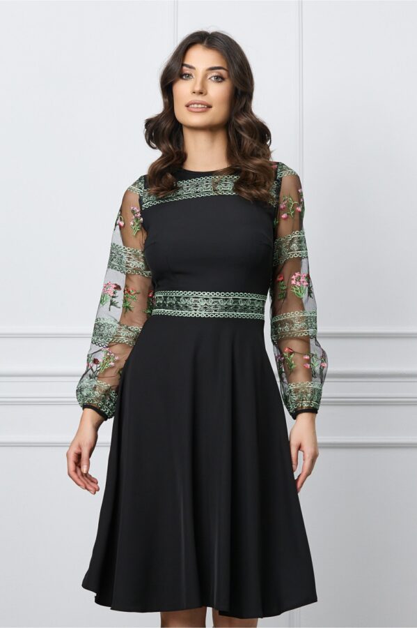 Rochie Moze neagra cu broderie verde