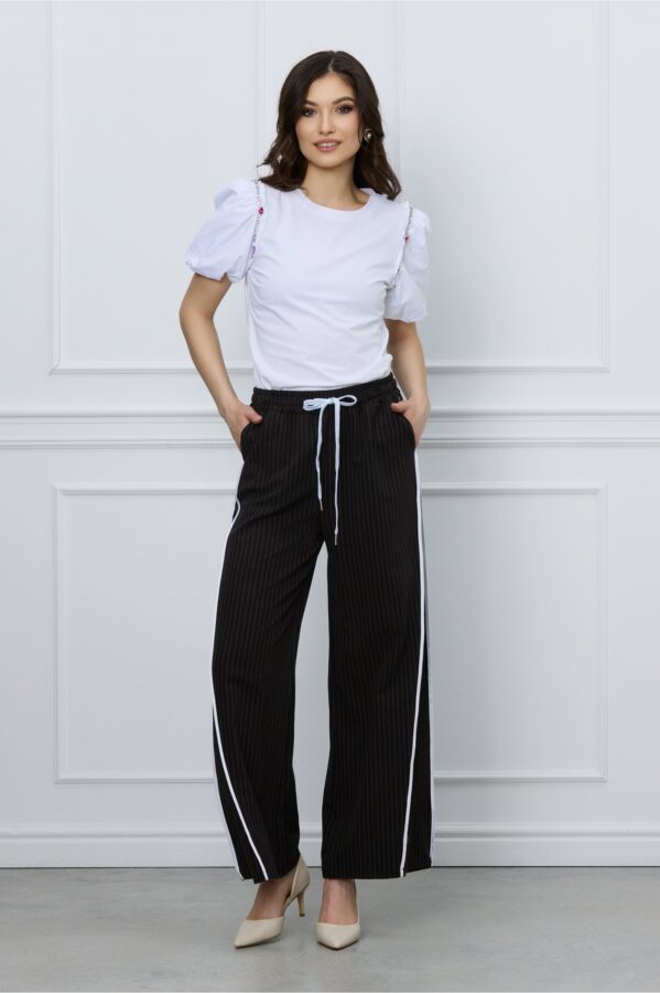 Pantaloni Daria negri cu dungi albe si snur in talie