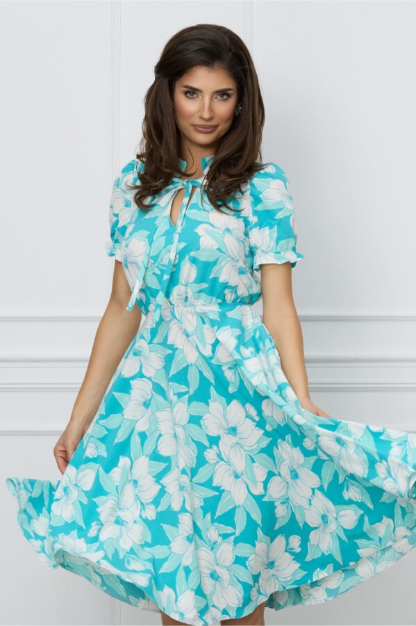 Rochie MBG bleu cu imprimeu floral alb si snur la baza gatului