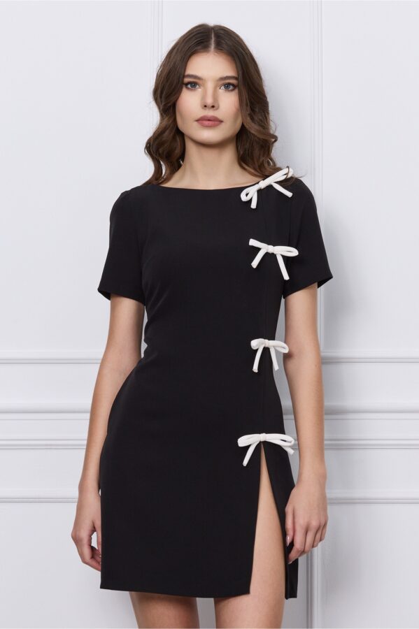 Rochie MBG neagra scurta cu funde albe si crepeu pe fusta