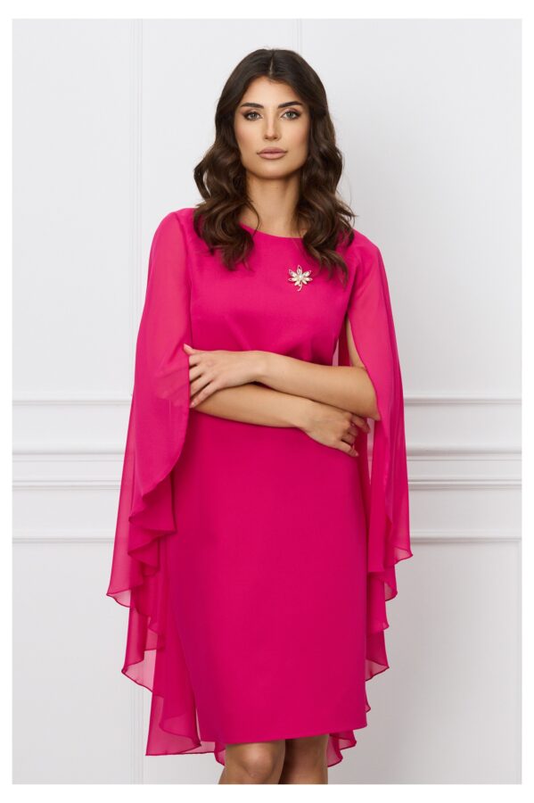 Rochie Ilinca fucsia cu capa din voal si accesoriu metalic