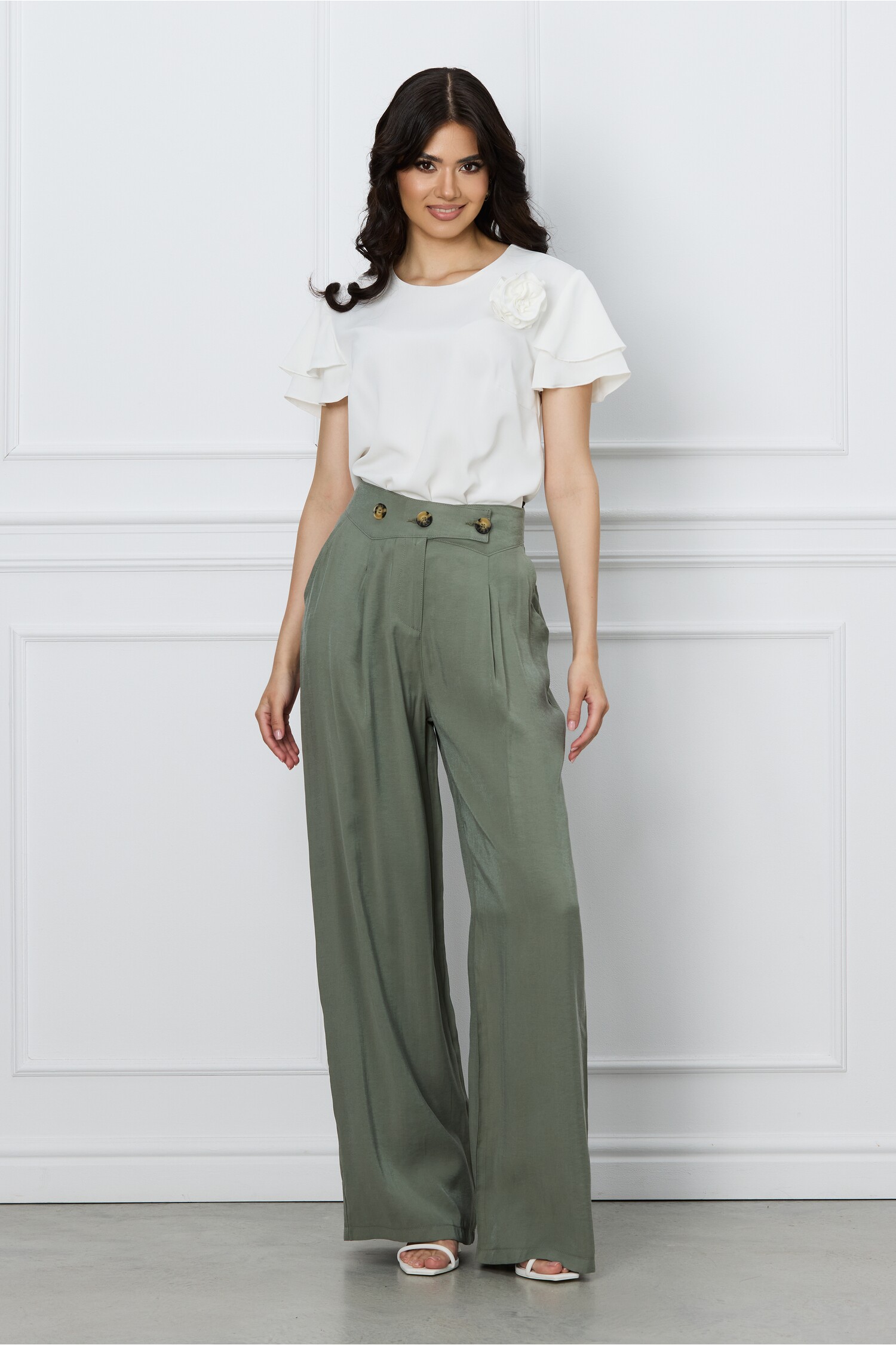 Pantaloni Ania kaki lejeri cu nasturi in talie
