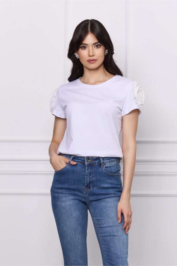 Tricou Wanda alb cu trandafiri pe maneci