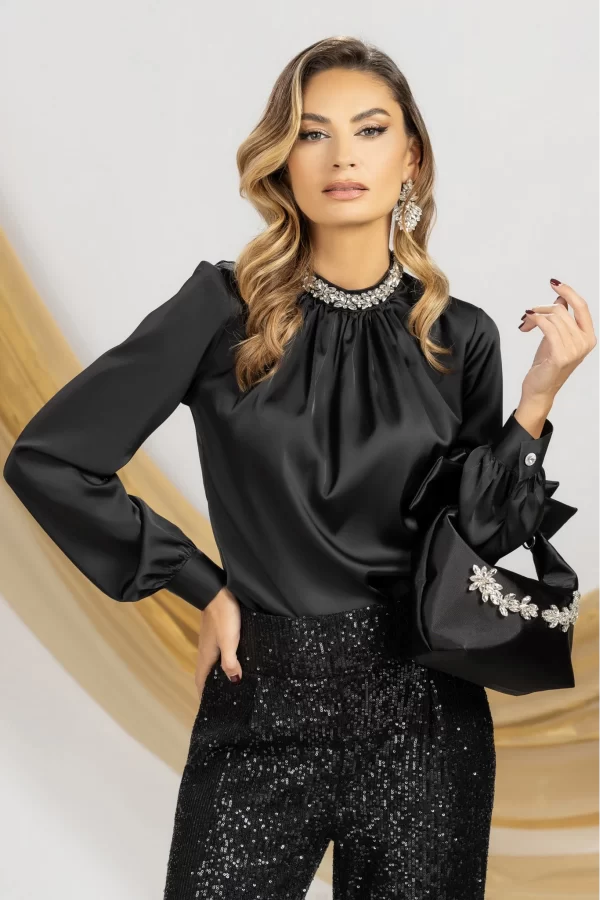 Bluza eleganta neagra satinata cu colier din cristale