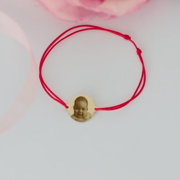 Bratara banut aur 14K personalizat cu gravura poza si snur reglabil