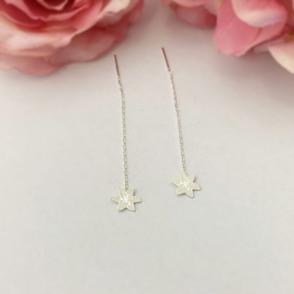 Cercei cu floare – model crin din argint 925 pentru dama