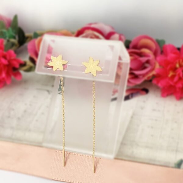 Cercei cu floare – model crin din aur galben, alb sau roz 14k