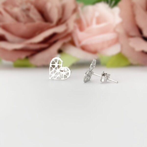 Cercei cu inimioare decupate din argint cu tija si cheita