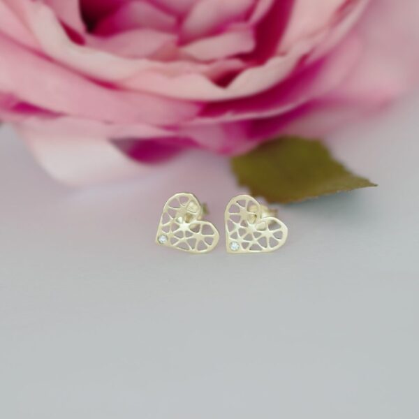 Cercei cu inimioare decupate – aur galben, alb sau roz 14K