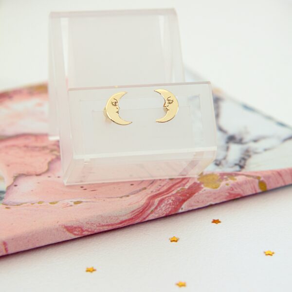 Cercei cu model semiluna gravata – aur galben, alb sau roz 14K