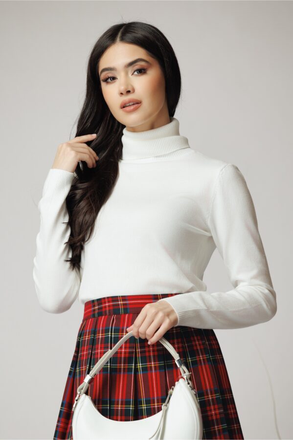 Maleta din tricot alba cu guler intors