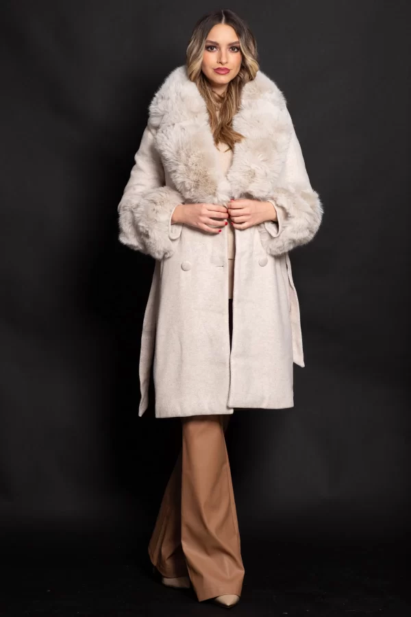 Palton elegant bej Kalina din stofa cu blana la guler si mansete