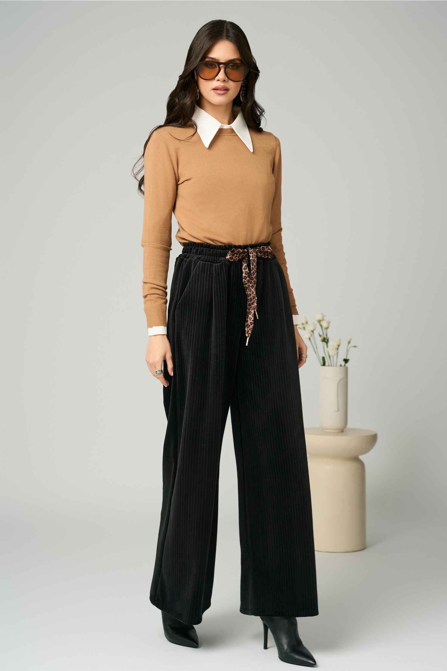 Pantaloni casual din catifea negri cu snur in talie
