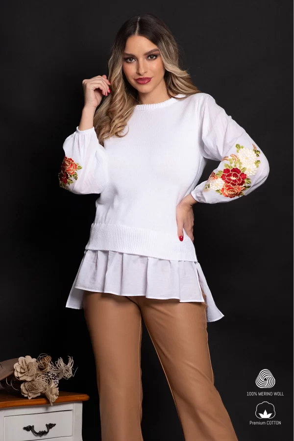 Pulover dama din bumbac alb cu maneci brodate cu bujori bordo si insertie tip camasa