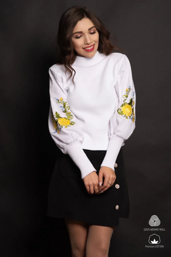 Pulover dama din bumbac alb cu maneci brodate cu trandafiri galbeni