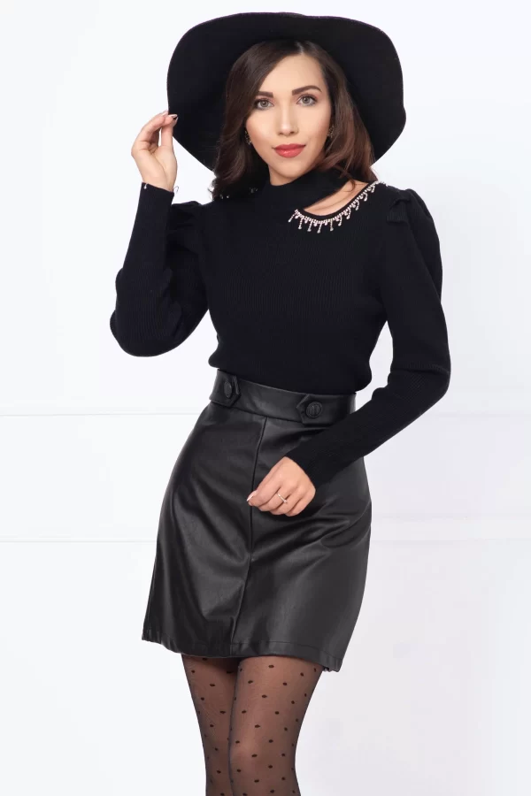 Pulover dama negru din tricot umeri bufanti si aplicatie din strassuri
