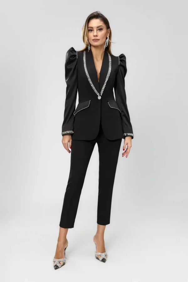 Compleu elegant negru prevazut cu maneci din tafta si umeri bufanti