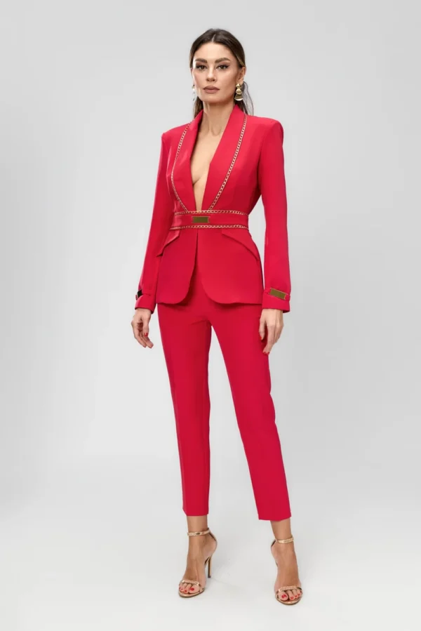 Compleu elegant cu sacou cambrat si pantaloni conici cu talie inalta