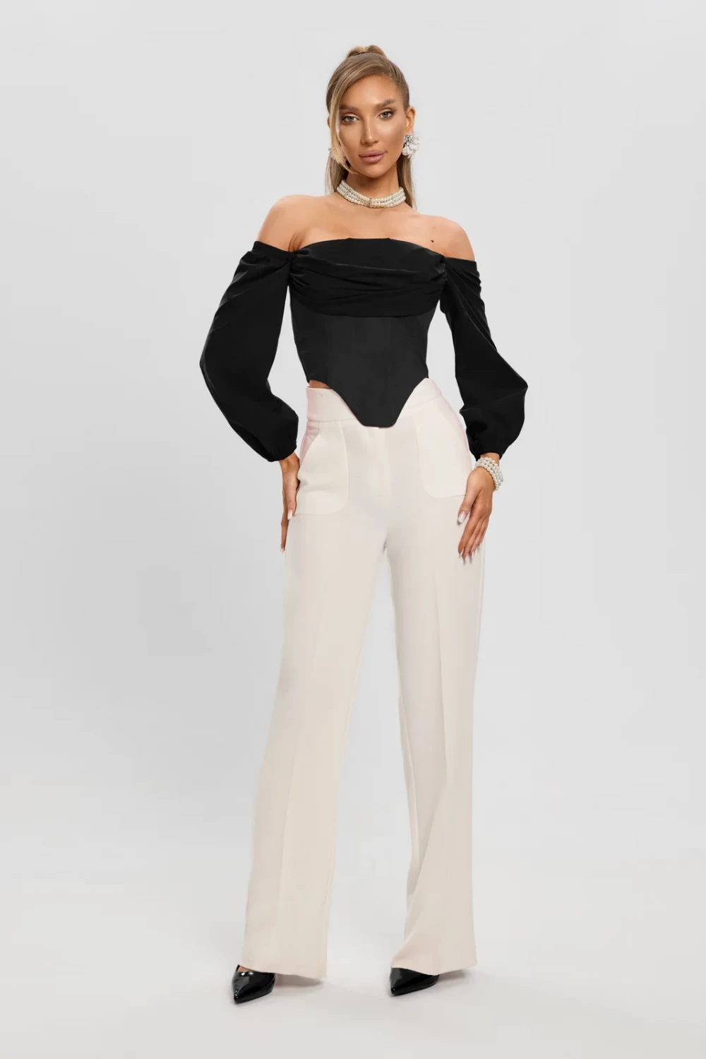 Corset negru cu maneci lungi si inchidere cu fermoar la spate