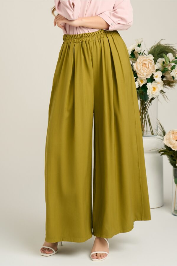 Pantaloni casual din viscoza verde olive evazati