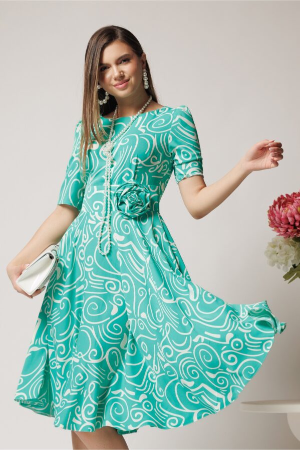 Rochie de zi din voal verde cu imprimeuri si floare in talie