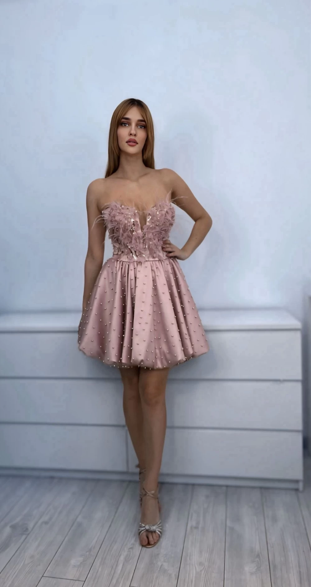 Rochie eleganta din tafta elastica cu exteriorul prevazut din tull cu perle