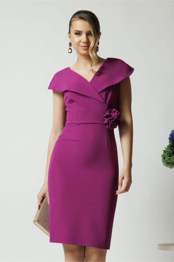 Rochie Moze eleganta din stofa magenta cu floare in talie