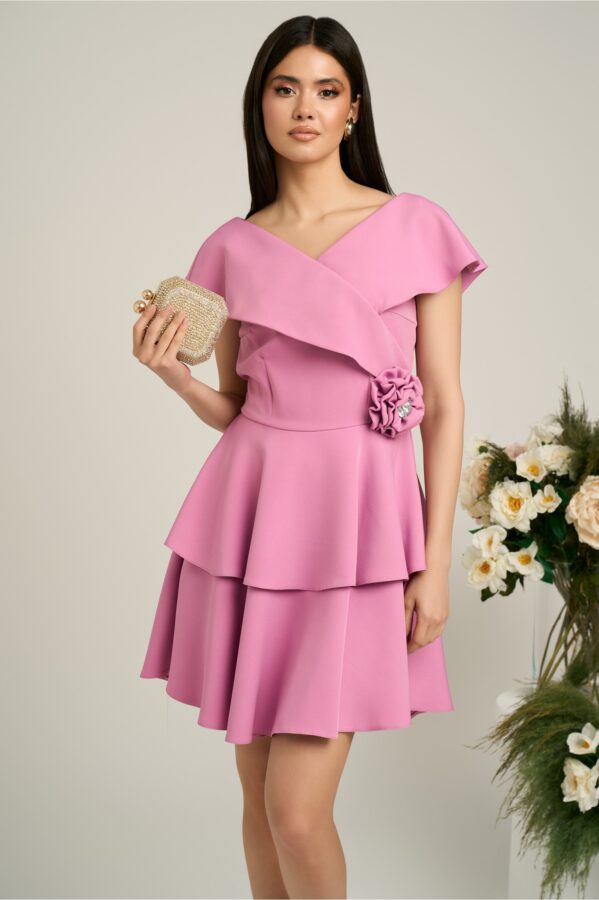 Rochie Moze scurta roz cu volanase si detaliu floral