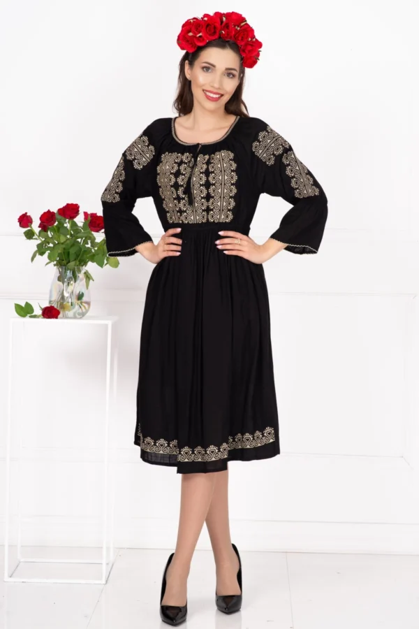 Rochie traditionala neagra Eugenia cu broderie bej labirint