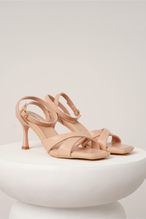 Sandale elegante din piele ecologica bej cu barete in forma de x